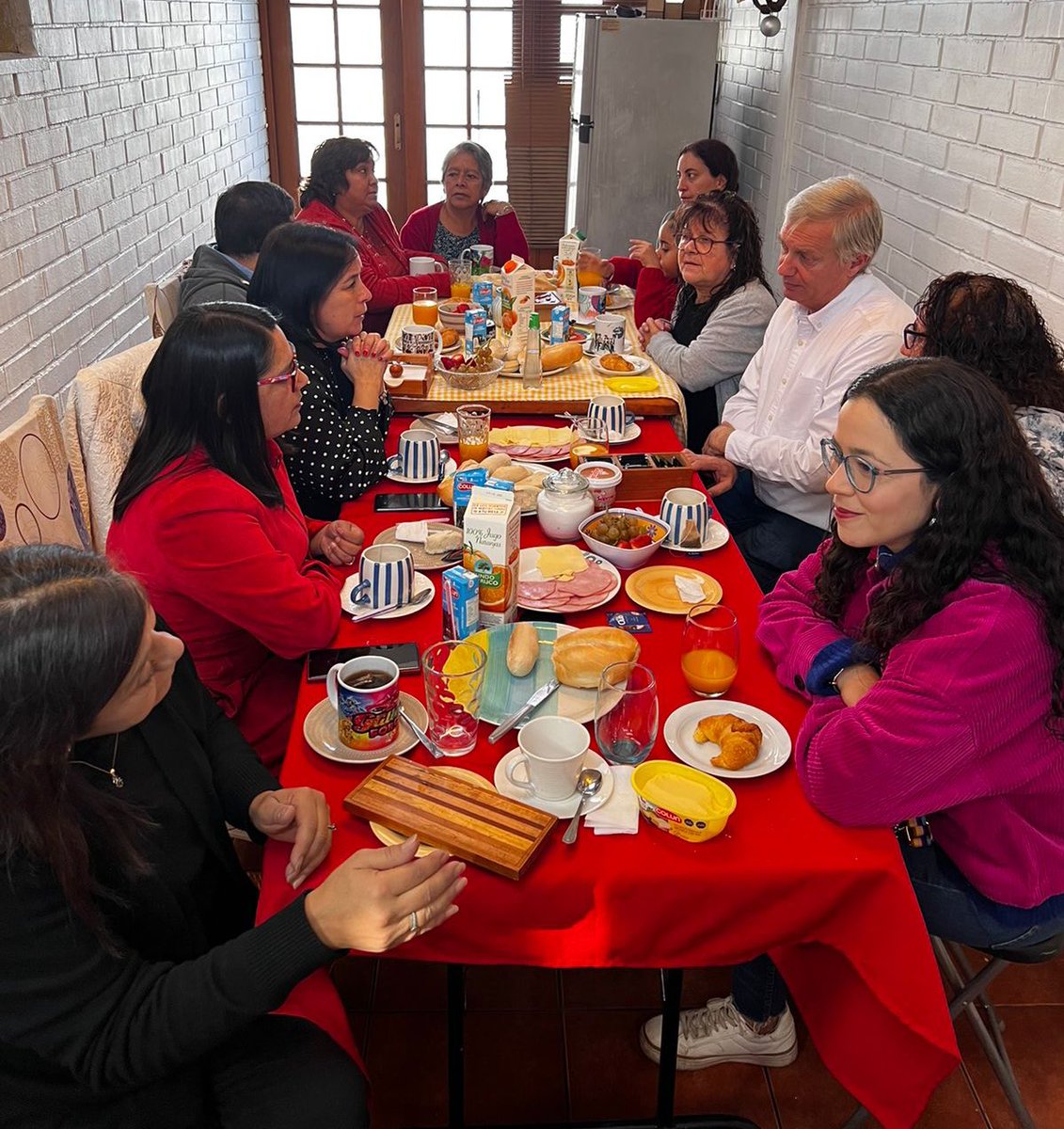 joseantoniokast's tweet photo. Los Republicanos no tenemos nada que celebrar, porque nuestro país no está bien y hay demasiado trabajo por hacer. Pero hay esperanza.

Solo dar las gracias por la confianza y nuestro compromiso, desde hoy día mismo, es entregarlo todo por servir a Chile y a los chilenos. 🇨🇱✌️ https://t.co/GfyfSiGTmH