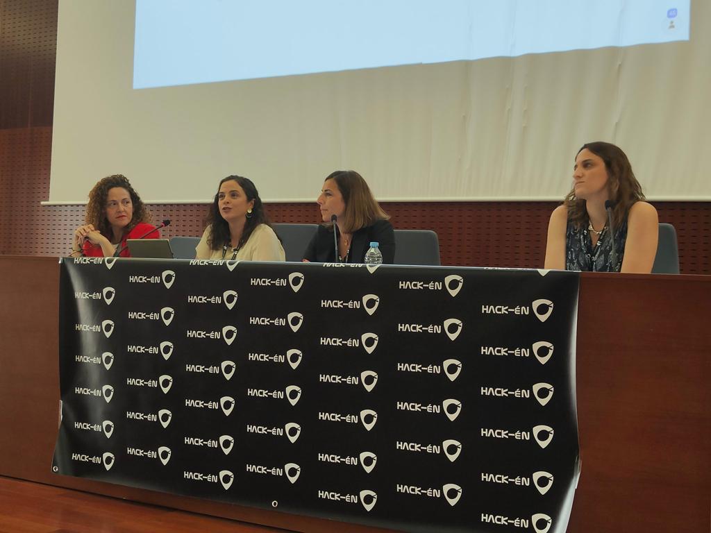 Nuestras compañeras <a href="/lolapelaez/">Lola Peláez 🦋</a>, <a href="/mariamartso/">María</a> y <a href="/SrtaElenaDiaz/">Elena Diaz</a> participaron en Hackén, congreso sobre #Ciberseguridad celebrado en Jaén 📲

ℹ️ Formaron parte de la mesa "Desmitificando la ciberseguridad: Oportunidades y Desarrollo de talento"

Más info 👉🏼 aagit.org/desmitificando…
