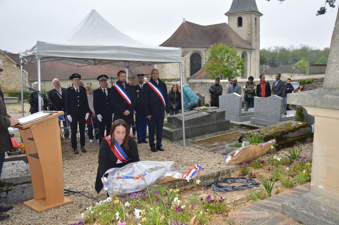 ValdeyronT's tweet photo. 8️⃣ MAI 1️⃣9️⃣4️⃣5️⃣ 💠 8️⃣ MAI 2️⃣0️⃣2️⃣3️⃣

🇫🇷Commémoration du 78ème anniversaire de la fin de la Seconde Guerre mondiale en Europe après la capitulation de l’Allemagne nazie🇫🇷
#8mai1945 #hommage #nepasoublier #commemoration #victoire1945 https://t.co/GtWoYc4yuT