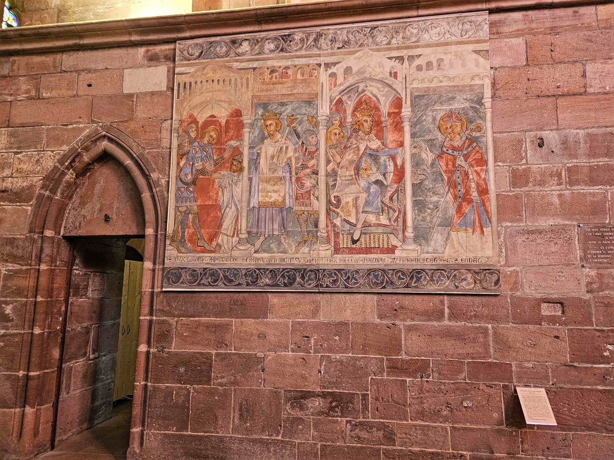 #cathedraledesaintdie
#lorraine
#saintempire

Fresque restaurée de la cathédrale de Saint-Dié
Le puissant chapitre de St-Dié qui possédait mines et vignobles en Alsace était indépendant des Trois Évêchés au détriment desquels il fut lui-même érigé en évêché (avec Nancy) au 18è.s.
