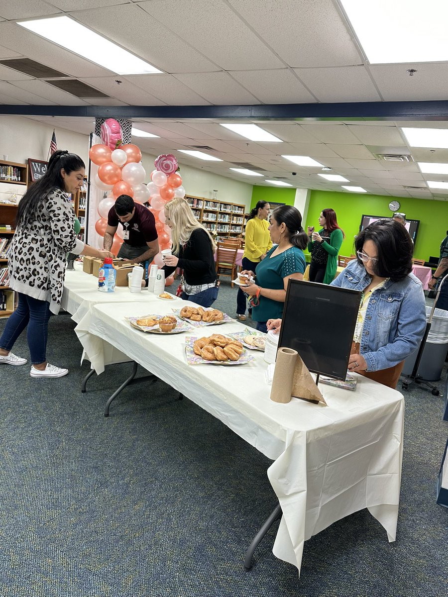 Happy #TeacherAppreciationWeek to our flourishing teachers! Thank you for helping Ballew 
🌸BLOOM🌸. We “DONUT” 🍩 know what we’d do without teachers like you! <a href="/Starbucks/">Starbucks</a> &amp; <a href="/ShipleyDo_Nuts/">Shipley Donuts</a>