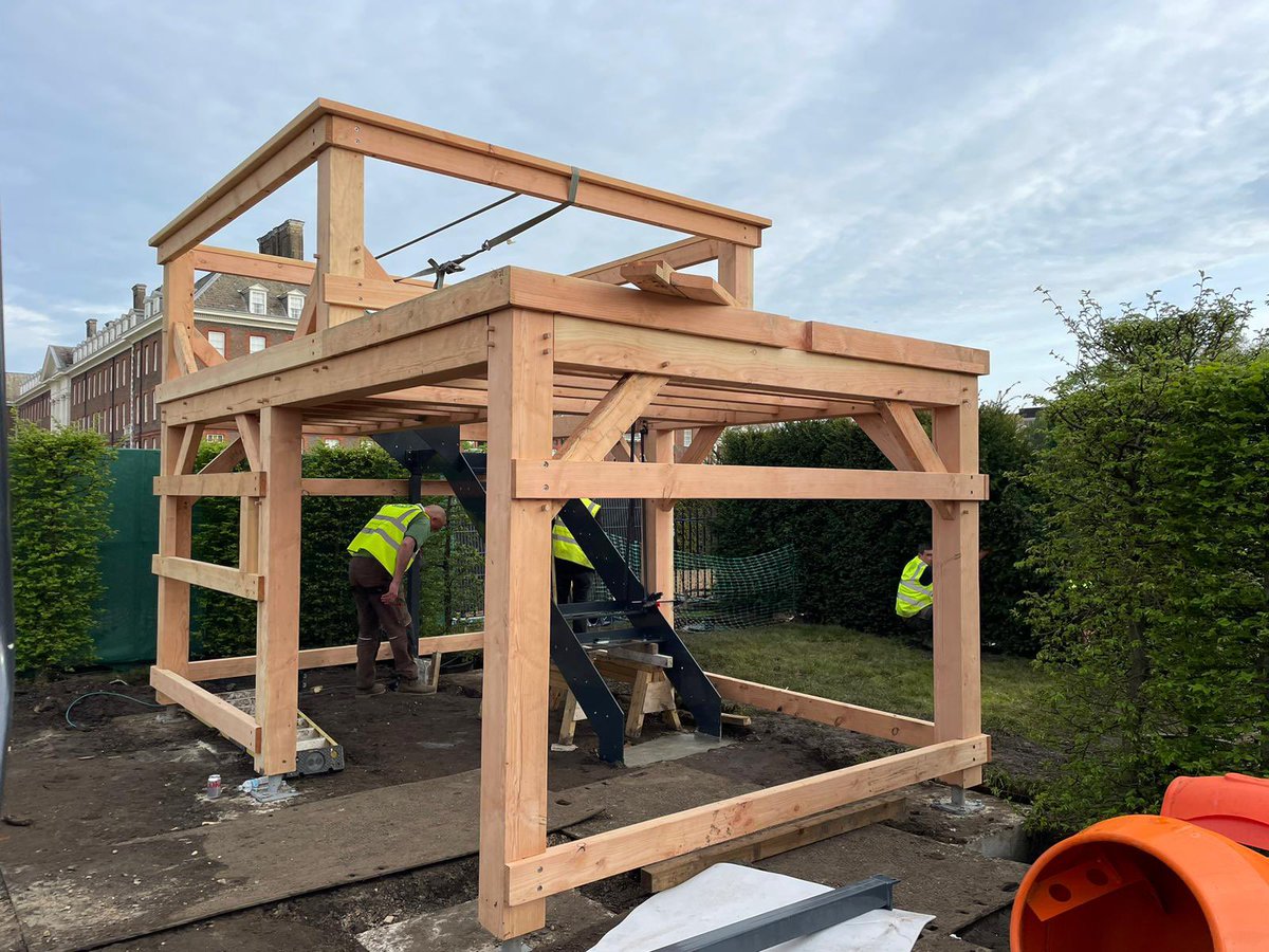 Today’s been all about getting the hide structure in place.
#RHSChelsea #GardenDesigner