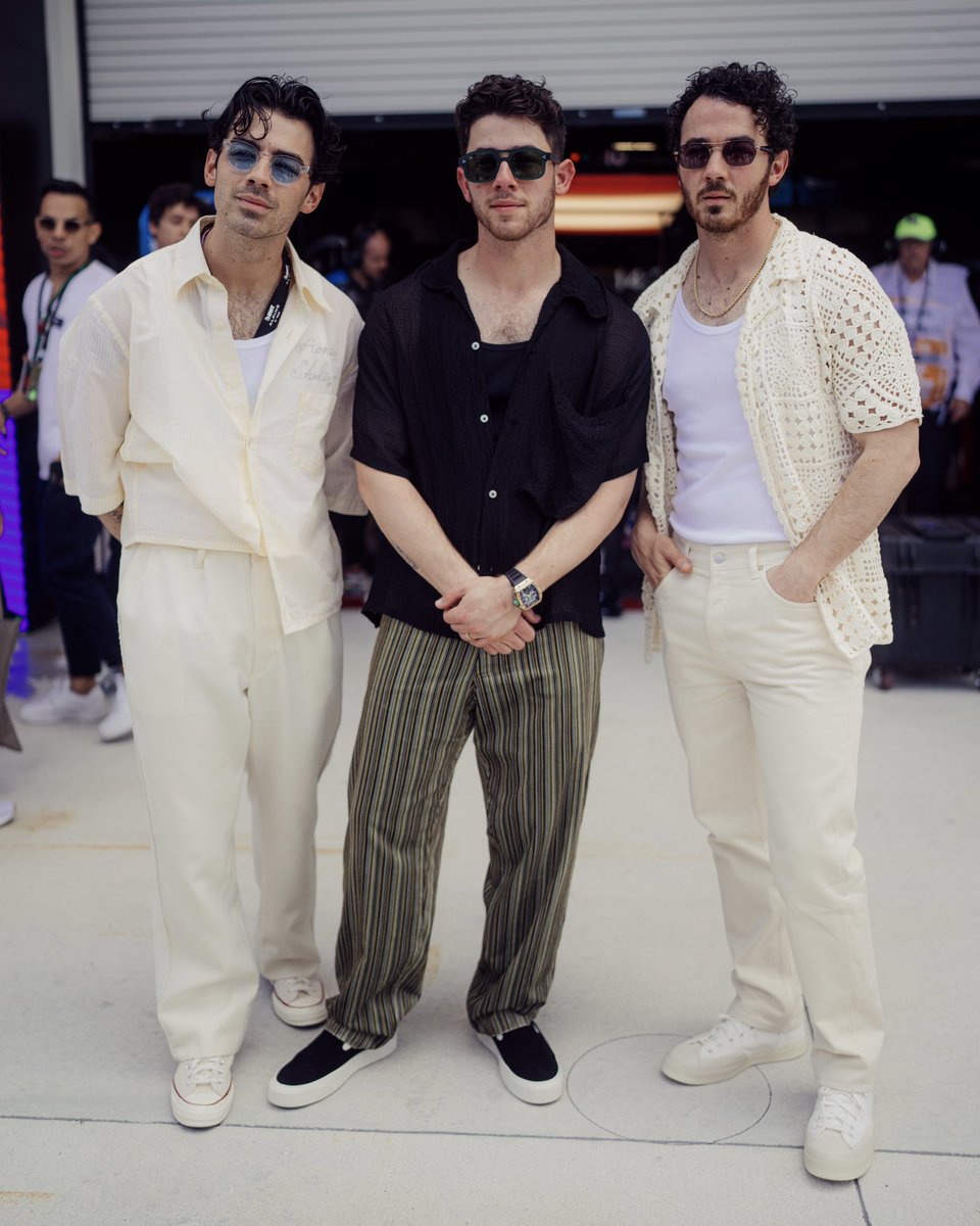 resendez_briana's tweet photo. Congratulations to the Jonas Brothers for only getting hotter with age. 🔥🔥🔥 https://t.co/DVqo61N9BL