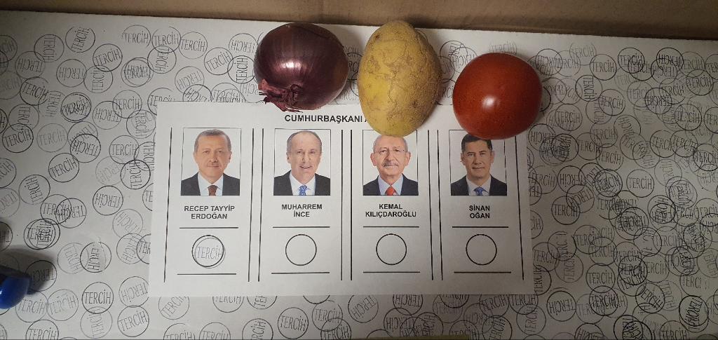 Monaran51's tweet photo. @AtillaErduran @KumandanRte Seçim çok basit 

Elime sağlık https://t.co/WPrAC36TkY