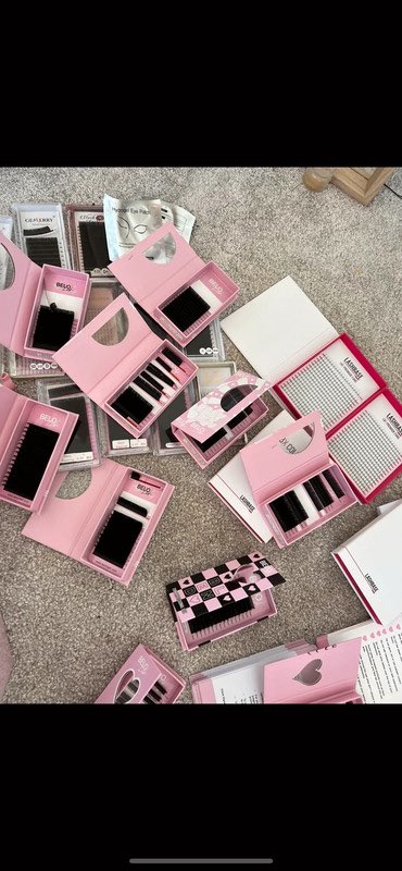 Perfect for a new/starting out last artist, Please RT! vinted.co.uk/women/beauty/o…