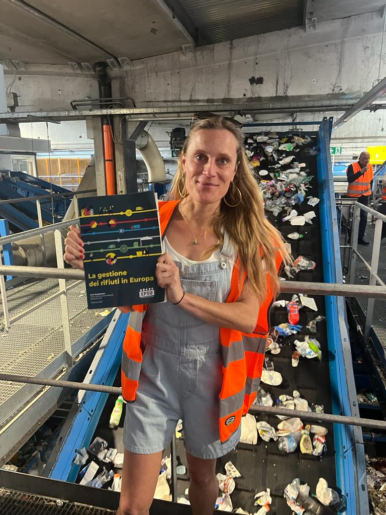 fpcgil_internaz's tweet photo. @EPSUnions workshop on waste sector kicks off with a visit to the Seruso spa recycling site in Verderio.
The group, coming from all over Europe, will participate tomorrow in the workshop during which the report on waste management in Europe will be presented. 
#cisiamo https://t.co/QAs9j6DrFK