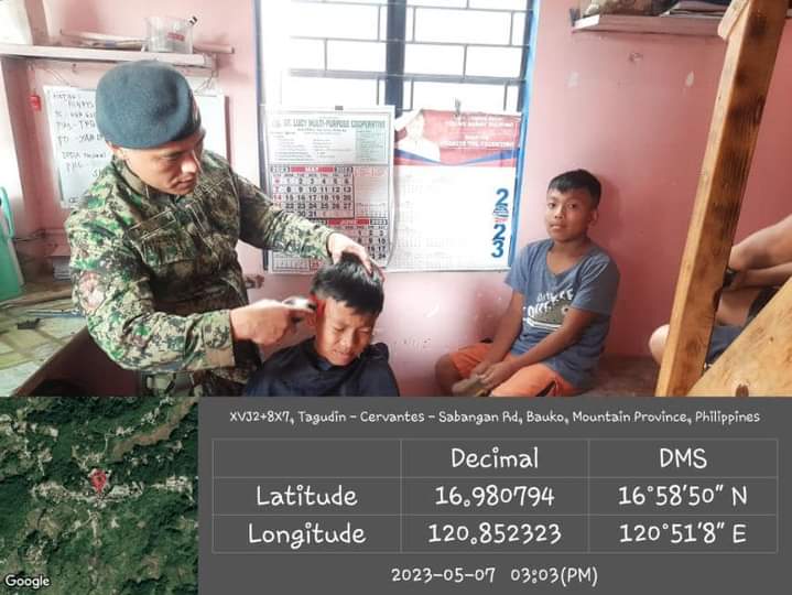PNPMtPMFC's tweet photo. Free Haircut offered by personnel of 1st MPPMFC at Junction, Abatan Bauko.
#SerbisyongNagkakaisa
#MPPMFCYouCanCount
#UnifiedPoliceService https://t.co/9Byjmg9fh6