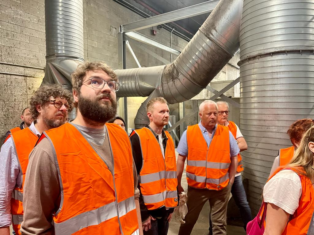 fpcgil_internaz's tweet photo. @EPSUnions workshop on waste sector kicks off with a visit to the Seruso spa recycling site in Verderio.
The group, coming from all over Europe, will participate tomorrow in the workshop during which the report on waste management in Europe will be presented. 
#cisiamo https://t.co/QAs9j6DrFK