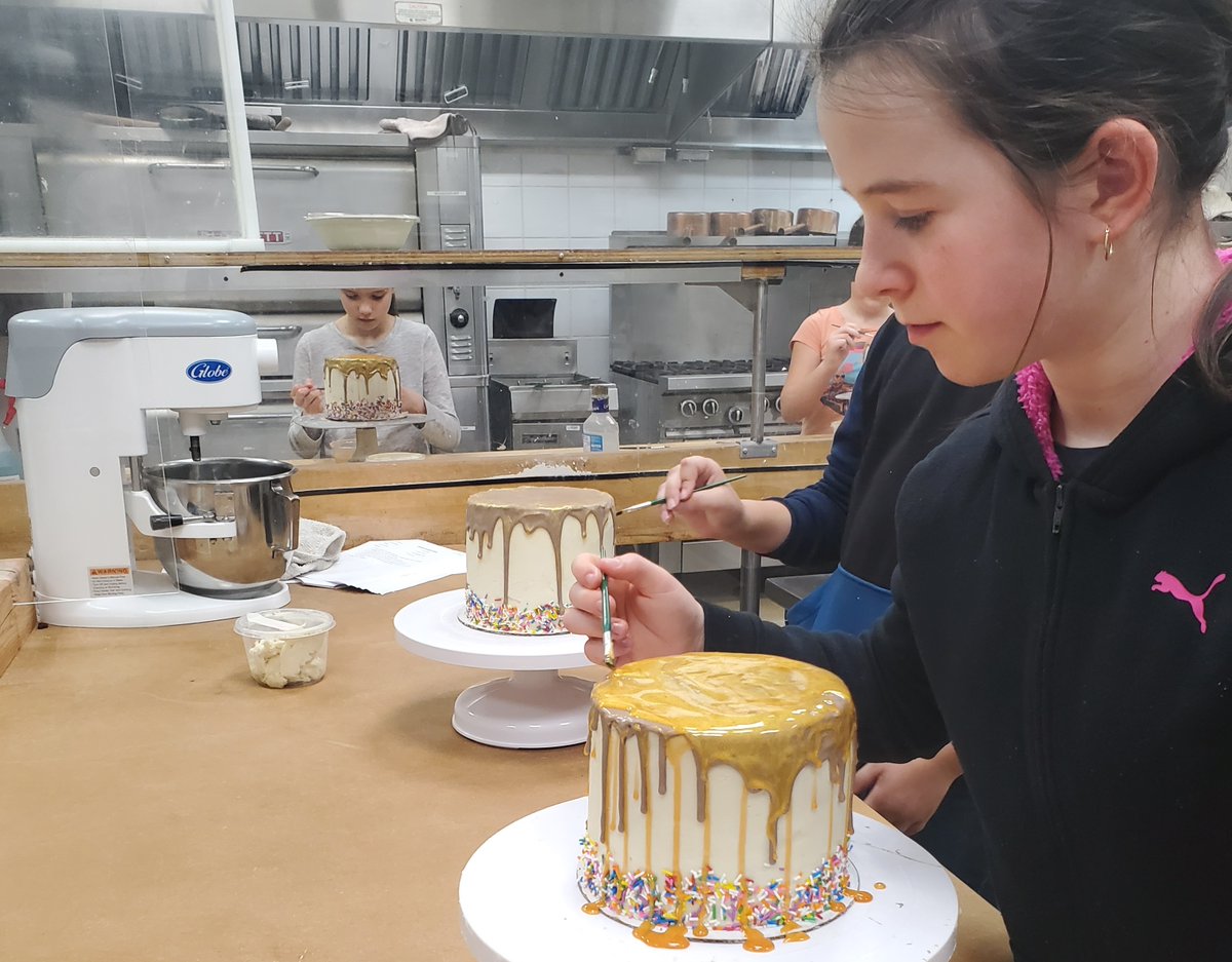Do you love sugar? Grow your skills and unleash your creativity. Check out the workshops available in the @okanagancollege #Bread and #Pastry series! These workshops are offered on weekend. To register for a workshop, visit l8r.it/paEb