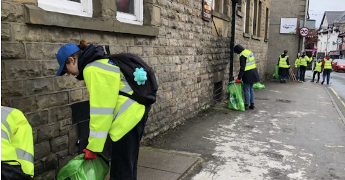 CarnforthRotary's tweet image. Several Carnforth Rotarians supervised 40 Capernwray students to litter pick &amp;amp; weed around Carnforth Town Centre areas. The students, were enthusiastic, fun loving &amp;amp; hard working. A huge thanks to them all. Thanks also to Carnforth Town Council for providing all of the tools, etc