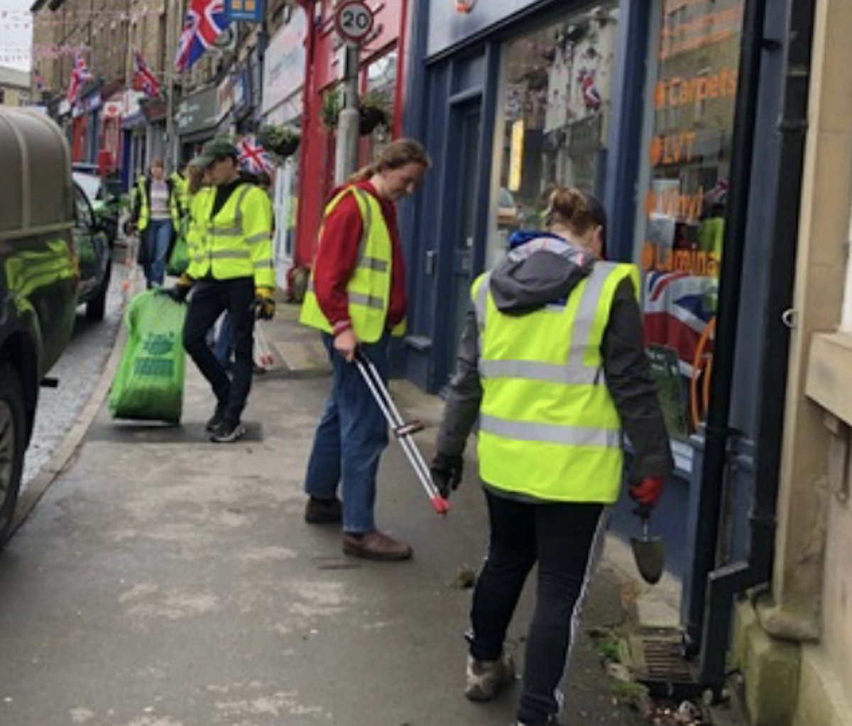 CarnforthRotary's tweet image. Several Carnforth Rotarians supervised 40 Capernwray students to litter pick &amp;amp; weed around Carnforth Town Centre areas. The students, were enthusiastic, fun loving &amp;amp; hard working. A huge thanks to them all. Thanks also to Carnforth Town Council for providing all of the tools, etc