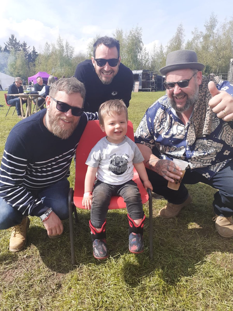 MISS_ICKLE's tweet photo. The littlest fan 🖤🎸
We had a lovely time in Penrith yesterday at 54 Degrees North. Sunshine, beer and of corse the excellent Big Boy Bloater and the Limits providing the music @bigboybloater @mattsdrums https://t.co/KauevBt0Gs