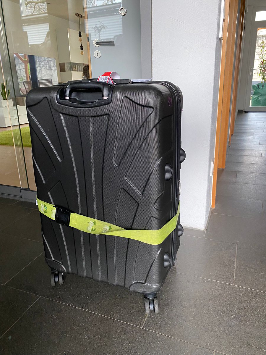 VictoriaElmer's tweet photo. #emirates We've had another Emirates customers suitcase delivered to our home address! In March! And no reply. I have placed 3 contact forms / complaints form on your Website. Please reply! https://t.co/6dYvxMLWYL