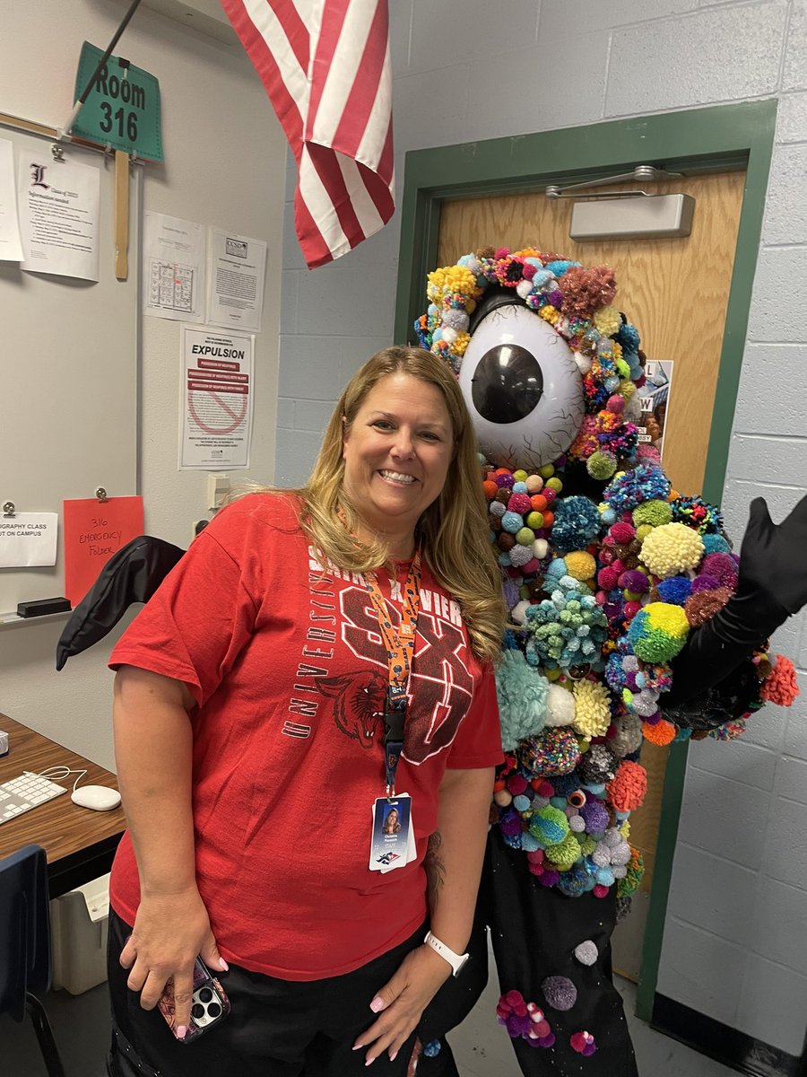 ClarkCountySch's tweet photo. With a little help from @MeowWolf we kicked off #TeacherAppreciationWeek by celebrating @LHSPats photography teacher and Exemplary Employee nominee Christine Pavesich. @CCSDEngage https://t.co/BTH5iVQg7x