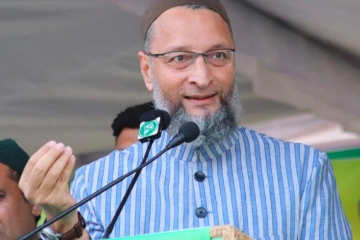 अगर आप राजनिति में भागीदार नहीं बनिएगा तो इस बात के लिए तैयार हो जाइए कि कोई भी मूर्ख आदमी राजा बन कर आप पर शासन करेगा, आपको सताएगा, इसलिए खुद मज़बूत बनिए। <a href="/asadowaisi/">Asaduddin Owaisi</a>  <a href="/aimim_national/">AIMIM</a> <a href="/Akhtaruliman5/">Akhtarul Iman</a>