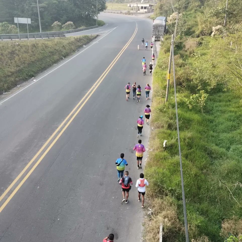 runnershuauchi's tweet photo. Chulada de foto así se veía desde las alturas está ruta de festejo del aniversario de los Runners Huauchinango 23 km ruta Huauchinango -cuamila👌👌🎉🎉🎉📸📸📸🚁🚁🚁🚁🚁🚁🚁🚁🚁🚁
#runnershuauchi #runnershuauchinango #CorroAMiPaso #YoElegiCorrer #frogstrail https://t.co/IdPUGNZp5E