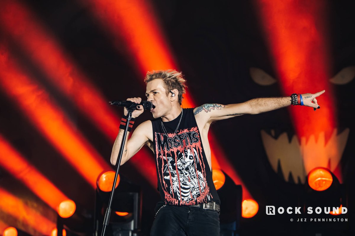 Rock Sound tweet media