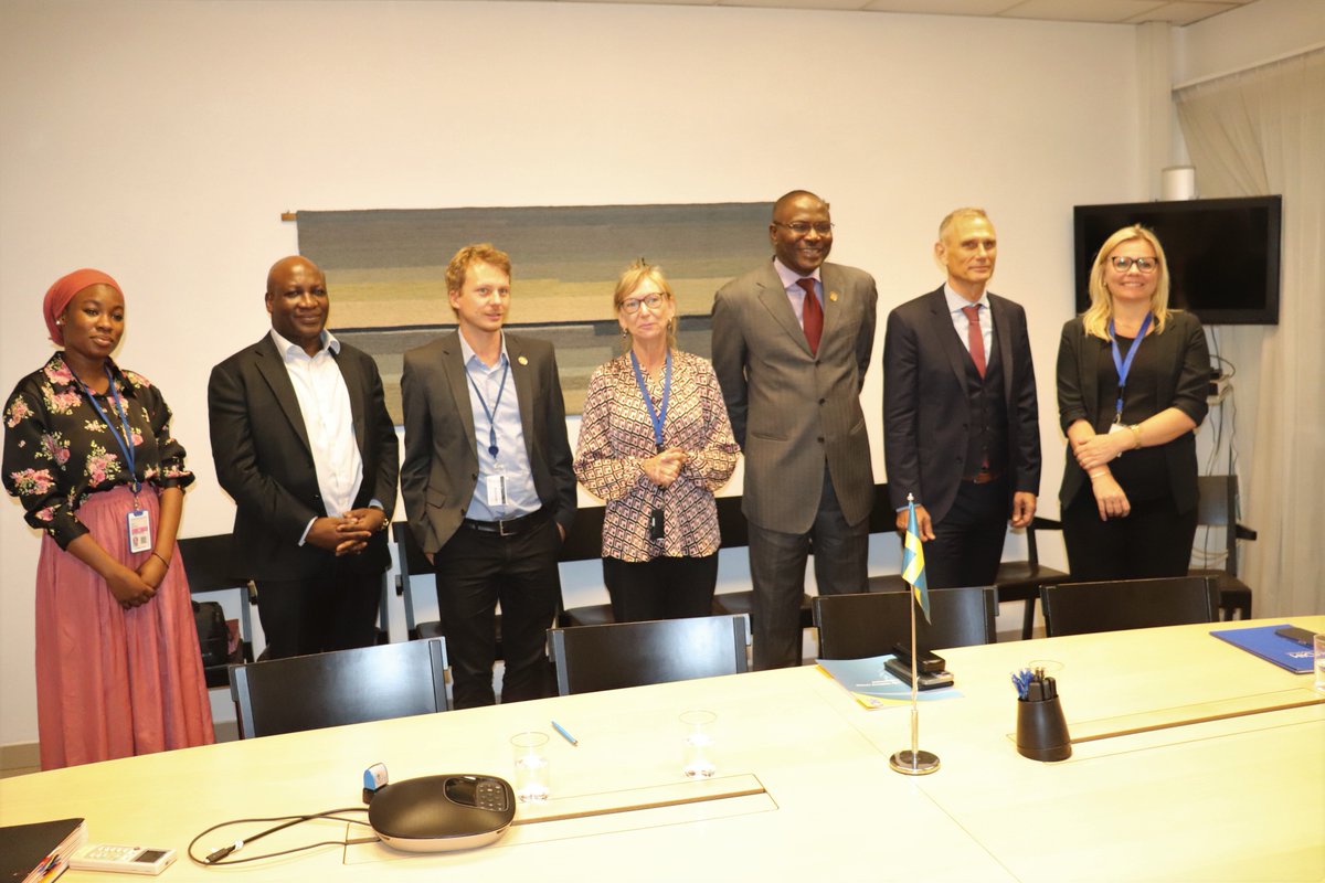OIMMali's tweet photo. L’Ambassade de Suède apporte son appui à @PNUDMALI &amp; @oim_mali pour la mise en œuvre d’1 projet sur les risques de sécurité climatique &amp; la gestion des ressources naturelles pour préserver la mobilité humaine &amp; la paix au Centre du #Mali.

Signature d’un accord ce lundi à Bamako. https://t.co/RxU0EhVQFp