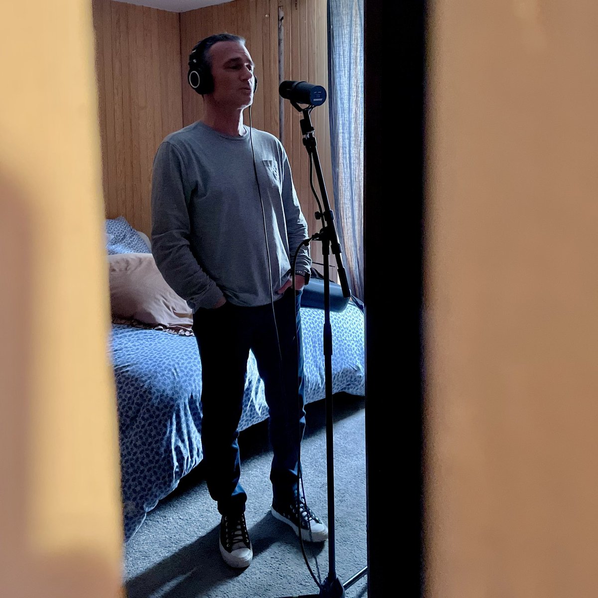 apporrecordings's tweet photo. Nouvel enregistrement pour Dory4, c’est parti. Le studio se délocalise une semaine en plein cœur de l’Auvergne, guitares, claviers, micros, chèvres, poules… et quelques remontants pour les prises de nuit. On est bien. https://t.co/ZcNkDA39vD