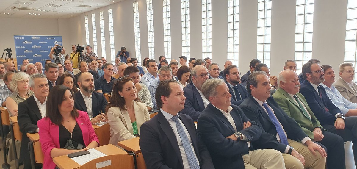 CECOes_'s tweet image. 🎯 Alianza por el sector #logistico en #CórdobaEsp 👉 Impulsamos el #cluster empresarial logistico #Innovación #competitividad 
👍Gracias @camaraofcordoba @GoVillamandos @jmbellidoroche @arc_rute @SubdeGobCordoba @jesusraguirre @JuntaCordoba @dipucordoba @Univcordoba