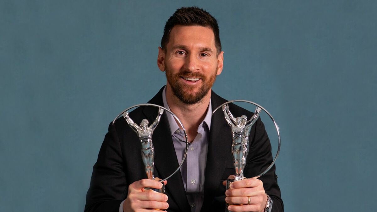 Messismo10's tweet photo. "Siempre es lindo recibir reconocimientos de este tipo, este año tuve la suerte de cumplir mi gran sueño, ser campeón del mundo. 

Me costó mucho, casi toda mi carrera, entre medio pasé por todo, alegrías con Barcelona y tristezas con la Selección, pero nunca paré y eso fue una lección.

Siempre traté de superarme con el apoyo de mi gente. Estoy muy agradecido, tardó en llegar pero fue lo más lindo que me pasó. Este premio va para toda Argentina".