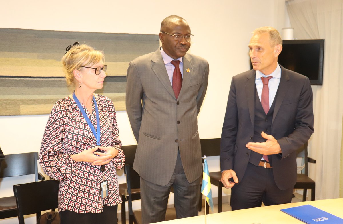 OIMMali's tweet photo. L’Ambassade de Suède apporte son appui à @PNUDMALI &amp; @oim_mali pour la mise en œuvre d’1 projet sur les risques de sécurité climatique &amp; la gestion des ressources naturelles pour préserver la mobilité humaine &amp; la paix au Centre du #Mali.

Signature d’un accord ce lundi à Bamako. https://t.co/RxU0EhVQFp