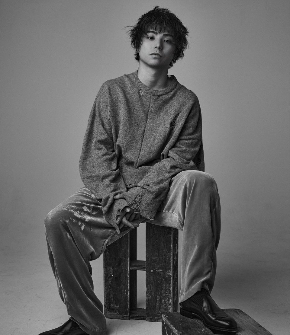 sir_murakami's tweet image. Q: Do you like analog things?
N: I used to listen to music on cassettes, so I think my perception is different from my generation. I was shy and didn't like interacting with people, I used to email and chat. But I realized that it's important to talk directly! 🎥
#NijiroMurakami