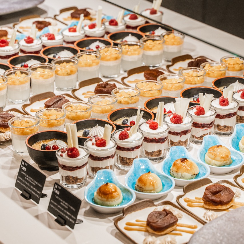 🧁 Colores y sabores para todos los gustos en el #SweetCorner de La Plaza.

#LAzureHotel #LAzureLloret #hotel #lloretdemar #costabrava #mylloret #LaPlaza #wearemediterranean