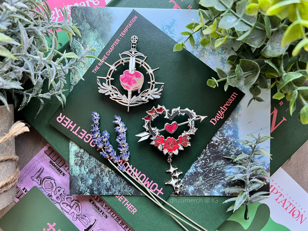 disequil's tweet photo. 🥀 here are my freebies for txt at UBS days 1&amp;2!

will be giving away some second graded pins of both lovesick &amp; temptation! (one pin per person; you can lmk which design you want) 

#TXT #ACT_SWEET_MIRAGE #ACT_SWEET_MIRAGE_US #TXT_ASM_TOUR #TXTINNYC https://t.co/XKuE9oALbK