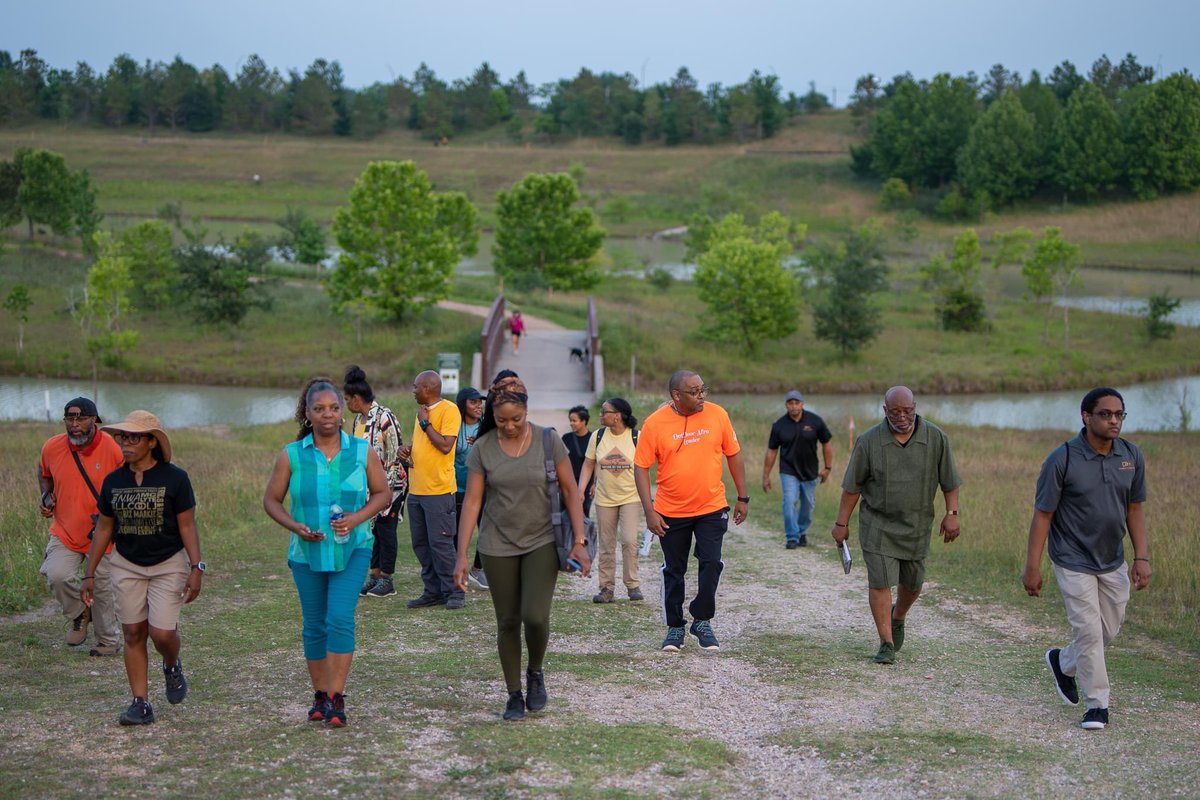 RueMapp's tweet photo. An incredible time last week sharing my @ChronicleBooks #NatureSwagger and experiencing the Houston @outdoorafro network of beautiful and generous individuals. So thankful! https://t.co/tG2Zw9XL7A