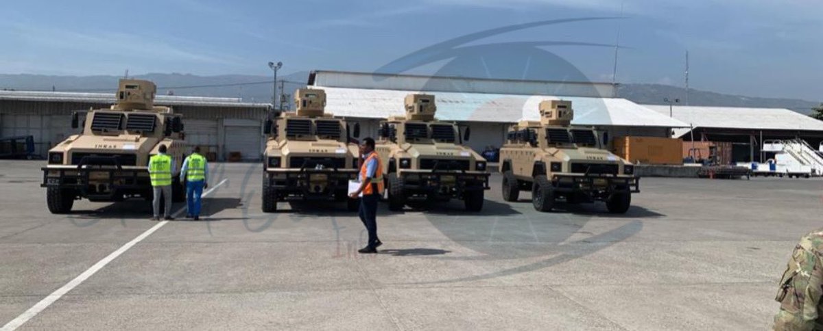 clindoeilinfo1's tweet image. Voici les 4 nouveaux blindés livrés, ce lundi matin, par la compagnie #INKAS à l’État haïtien. Ces équipements vont aider la @pnh_officiel à mieux combattre le banditisme à travers tout le pays. Plus d’informations à venir prochainement.
Juste un clin d’œil !