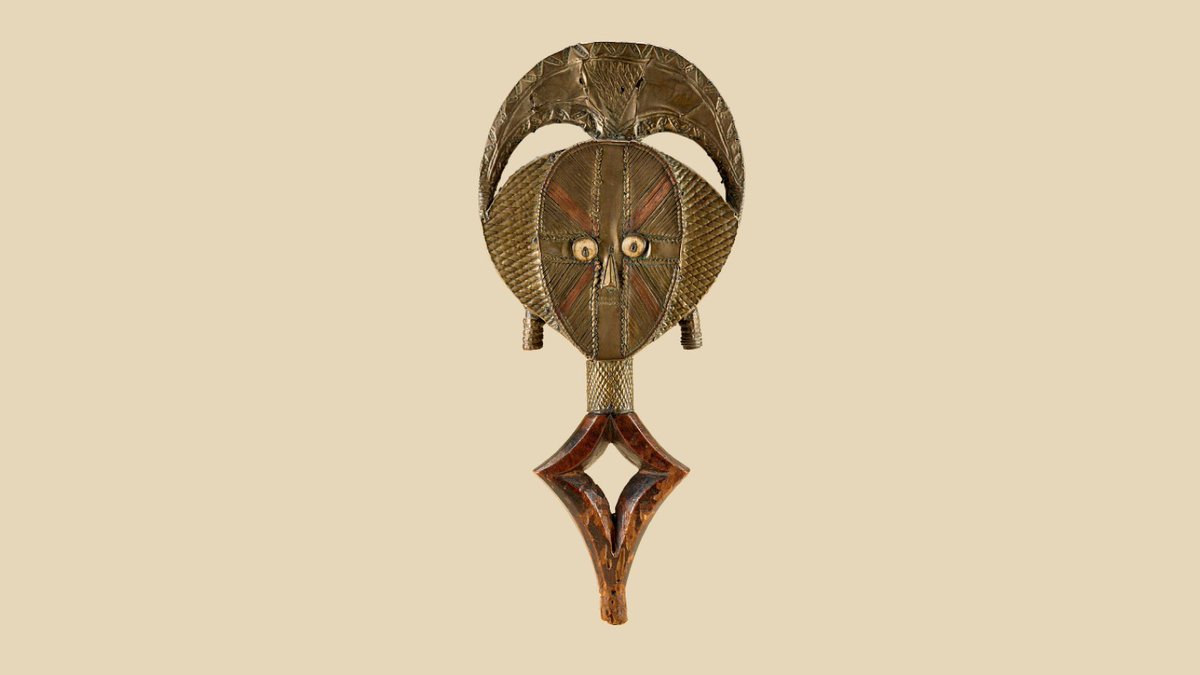 A true masterwork of abstract, geometric shapes, this stylized human form once guarded ancestral bones preserved in large baskets. 🔎 Reliquary guardian figure, late 19th-early 20th century, Gabon #SmithsonianAfricanArt