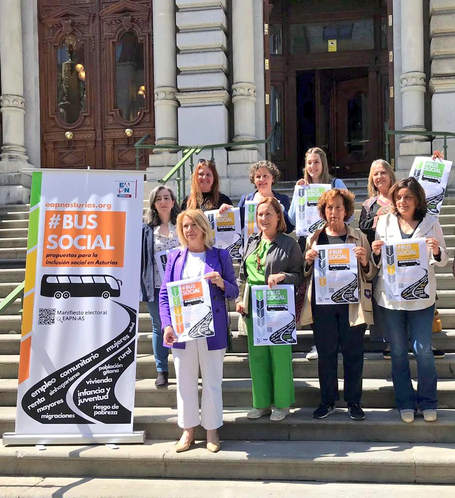 beatrizpolledo's tweet photo. Acompañaré a la @EapnAs en su #BusSocial para dar a conocer por toda la geografía asturiana sus propuestas por la inclusión social en #Asturias 🗣️ Hoy he tenido la oportunidad de escucharles en su visita a la Junta General del Principado 📍 https://t.co/laQM3txAEM