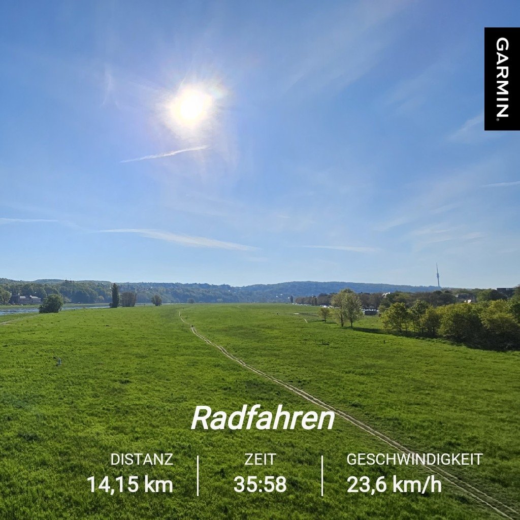 Another #sunnyday & morning #OnMyWay to the office.
#mdrza in #Dresden 
#cycling #cyclingroad 
ID 425260