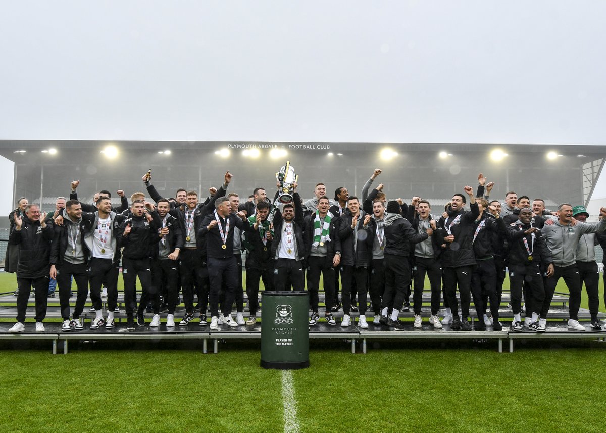 📸 To celebrate with your <a href="/SkyBetLeagueOne/">Sky Bet League One</a> Champions. 🏆🇳🇬