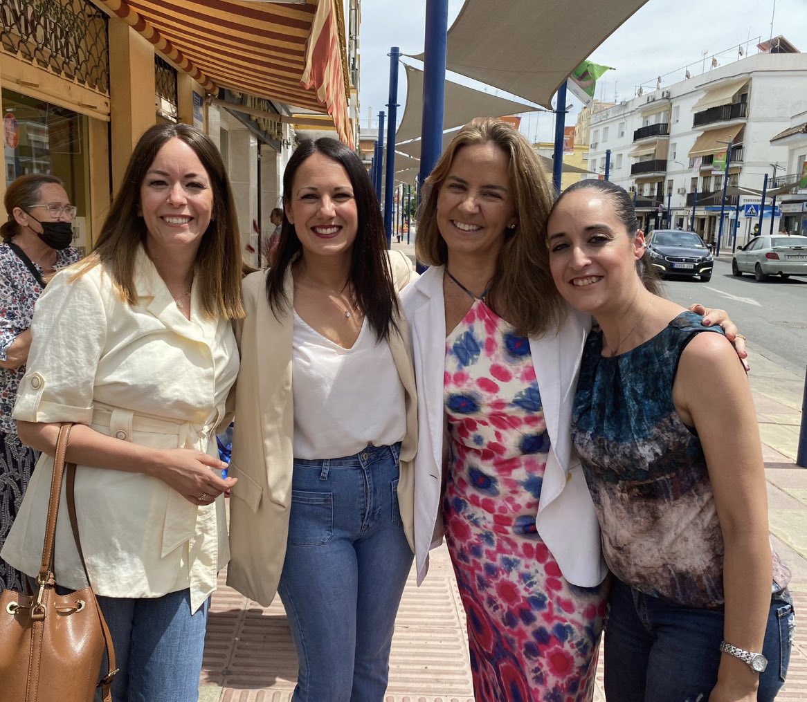 Hoy he acompañado al próximo alcalde de #Lora <a href="/antonioenamorao/">Antonio Enamorado</a> y al presidente @juanmamorenobonilla a su paseo por las calles de esta gran ciudad. Convencida de que los loreños echan mucho de menos a su alcalde y a su gran equipo.