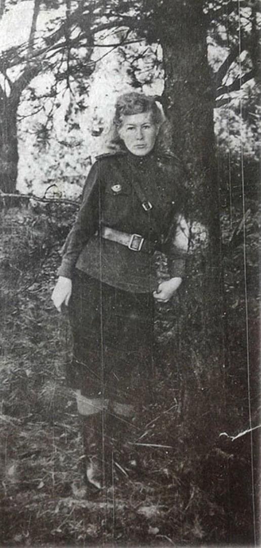 Russia, today, celebrates the Soviet defeat of Nazi Germany, as if it was Russia’s victory alone. This is my grandmother - Paulina Matushkina - who was born in Ukraine and died in Ukraine. She fought in the Red Army and was in the battle for Berlin 1/8 🧵