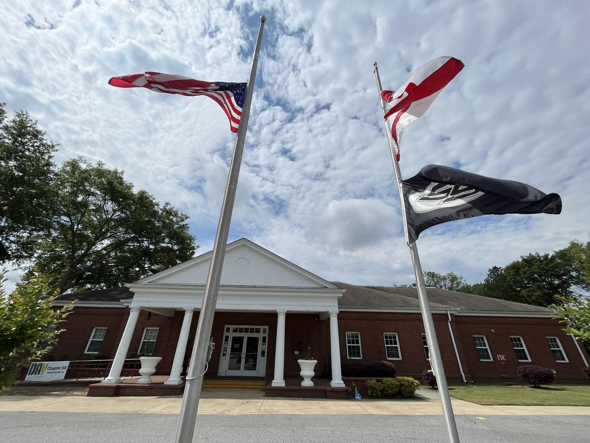 MeetMeAtTheStation tweet media