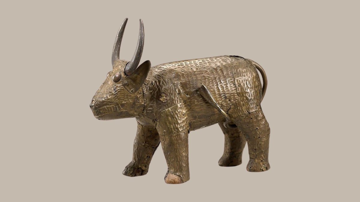 The image of the bushcow is associated with Dahomey's King Ghezo (1828-1858). Families claiming descent from the king would use the bushcow image on ancestral altars. 🔎 Figure of a buffalo, late 19th century,Fon artist, Abomey, Benin #SmithsonianAfricanArt