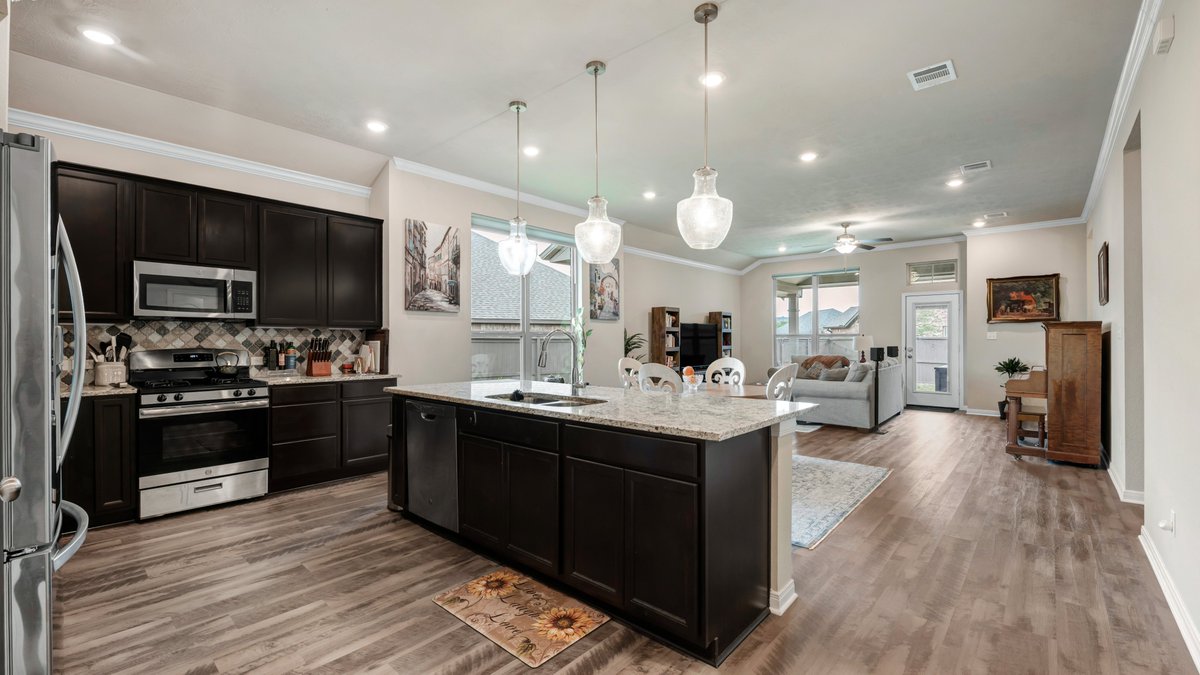 Just Listed!
Residential Listing
4270 Harding Way
Bryan, TX 77802
3 bed, 2 bath
1,868 sq ft
List Price: $379,900.00

Quick Link: bit.ly/41aO6pv

#4270hardingway #realestate #TM5Team #homeforsale #homeoftheday