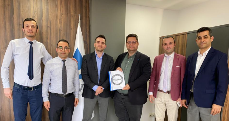 Yeterliğe Tabi Gelir Uzmanı ve Devlet Gelir Uzmanı 
Aynı görev, aynı sorumluluk.
Ama birinin maaşı 10 bin TL daha az. Neden?
-666 nolu KHK ile kaş yaparken göz çıkarma. 
Merkez-Taşra ayrımı kalkmalı, görev tanımları düzelmeli, haksızlık giderilmeli. 
Takipçisi olacağız.