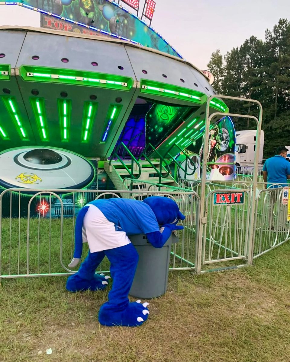 CarrolltonFair's tweet photo. Calling all college students! Don't forget to bring your ID to the fair tonight for $5 admission 🙌

Gates open at 5PM 🎡🎟🎉 https://t.co/IurUkCZShP