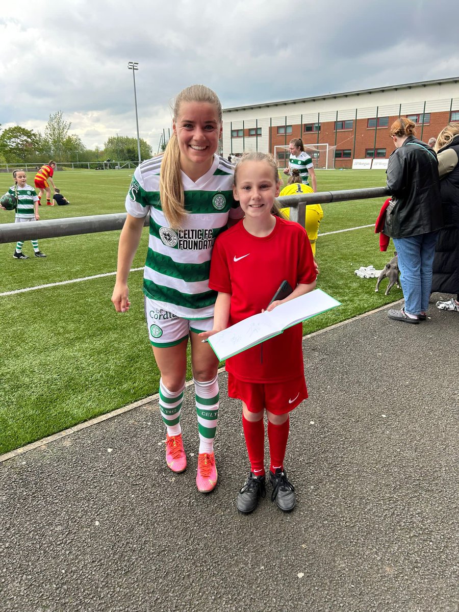 AndreaBarnes35's tweet photo. Eva in her glory at the Celtic woman’s game yesterday as a ball girl 🍀 https://t.co/gVzlRCQq98