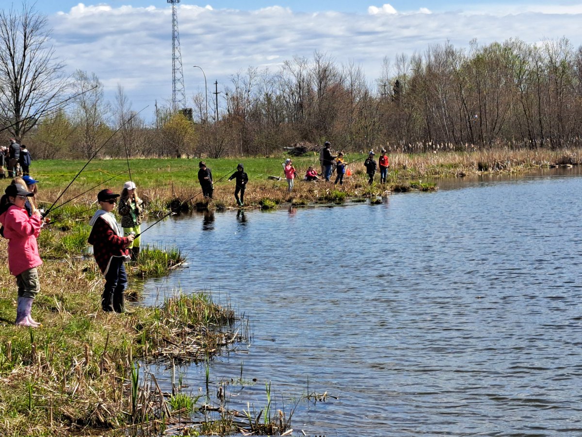 MrsPatstone's tweet photo. Catching dinner on today's fishing field trip! Always a great trip with amazing volunteers!

#DAHS_avrce #AVRCE_NS https://t.co/3UOPSmt6oJ