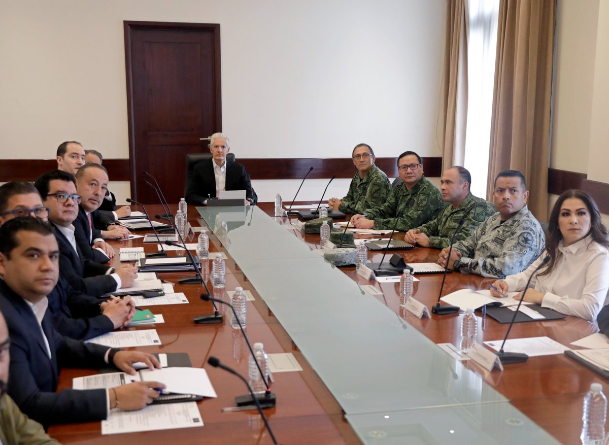 Tenemos reunión con el Grupo de Coordinación Territorial para la Construcción de la Paz, para dar seguimiento a los trabajos de seguridad en el #Edoméx.