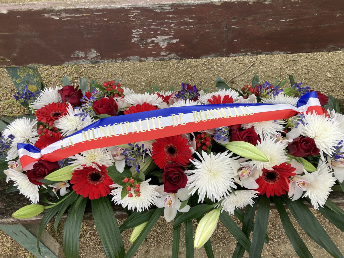 Atzayatzin's tweet photo. #BuenosDias Mundo #Mexico Lindo y Querido: Emocionada de vivir este día como mexicana desde #bonnelles Francia 🇫🇷: en la conmemoración del Fin de la #segundaguerra mundial y con #amor y #respeto @FranciaMTY @MtyFollowMx @TECcampusMTY #EfectoPositivo 🙏🏻 https://t.co/I8e0jIycXo