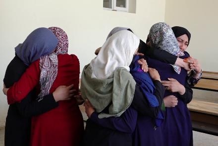 yasaminsa_'s tweet photo. دو سال پیش در چنین روزی در پی سه انفجار پی هم نسل دانایی هدف قرار گرفت. که بیش از 100 کشته و 150 زخمی در پی داشت.
دانش آموزی و علم اندوزی این نسل استخوانی در گلو و خاری در چشم تروریستان است. 
#StopHazaraGenocide https://t.co/vz0I9HHO6t