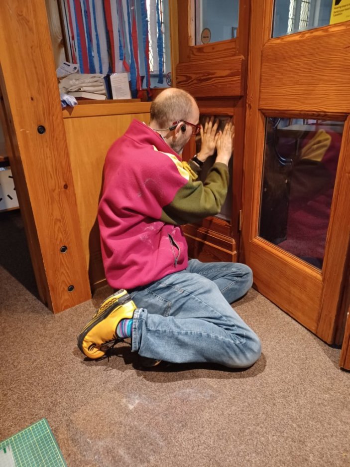 kilnhurstchurch's tweet image. What a joy it was for us as a church family to join in with @TheBigHelpOut23  A great team of volunteers despite the weather &amp;amp; the churchyard looks spick &amp;amp; span. Bacon butties at half time - look out for our regular working parties, loads to do &amp;amp; we're reliant on our volunteers