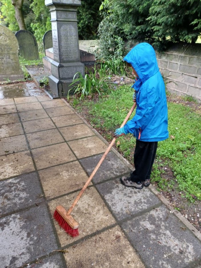 kilnhurstchurch's tweet image. What a joy it was for us as a church family to join in with @TheBigHelpOut23  A great team of volunteers despite the weather &amp;amp; the churchyard looks spick &amp;amp; span. Bacon butties at half time - look out for our regular working parties, loads to do &amp;amp; we're reliant on our volunteers