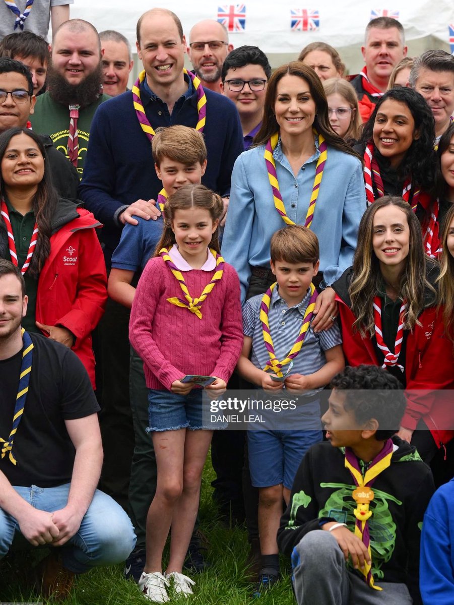 The Wales Family with an official photograph with the Scouts
#BigHelpOut